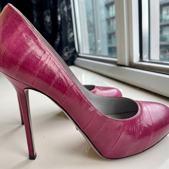 Sergio Rossi fuchsia pumps - Picture 1 of 4